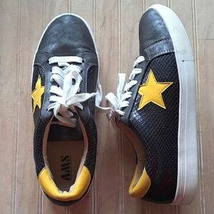 AMS Layla Snake Skin Texture Yellow Star Metalic Gray Blk Lace Up Comfy Sneaker